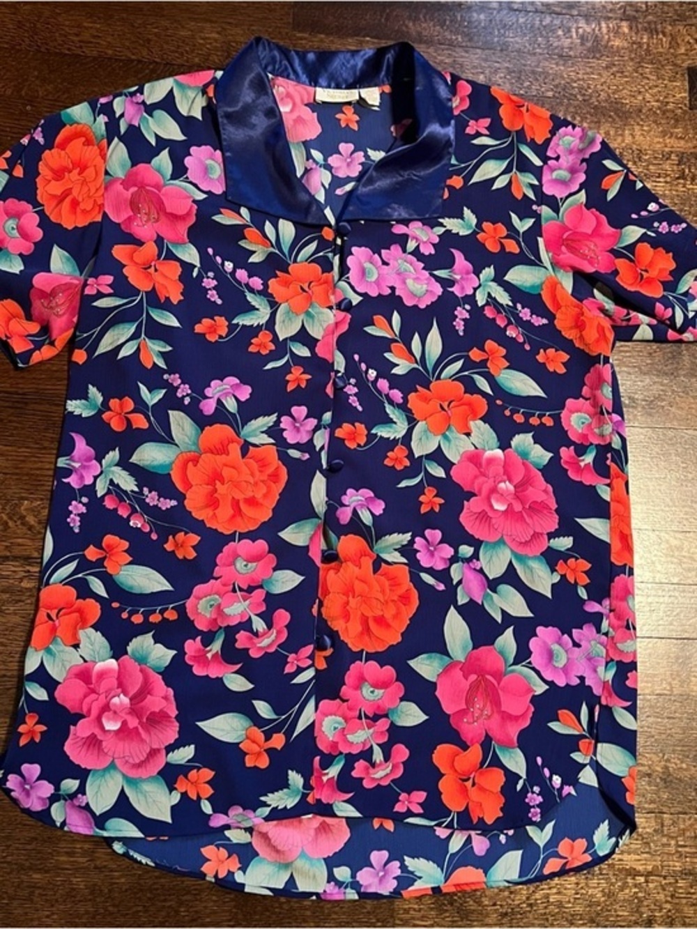 Victorias Secret floral short sleeve night shirt. Button front size M/L